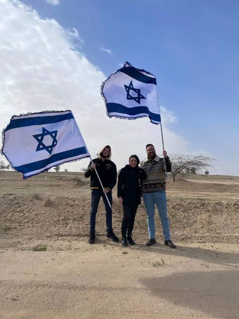 נטיעת עצים עם הקרן הקיימת לישראל בט"ו בשבט בשיתוף ביתנו עולמי